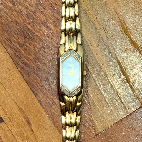 Women's silver-tone Citizens watch with a Mother-Of-Pearl face. - Picture 5 of 5